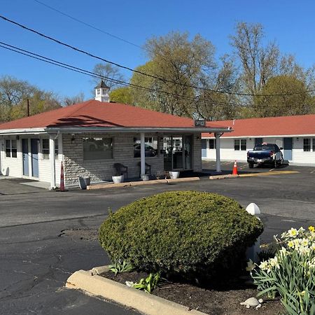 Chisholm'S Motor Inn Saugus Exterior foto