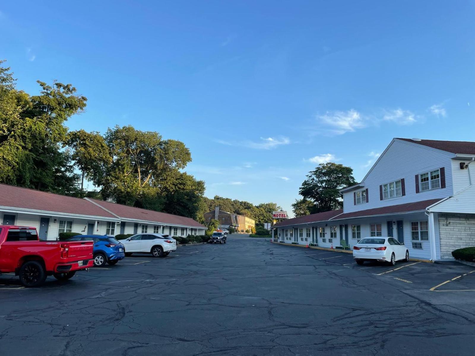 Chisholm'S Motor Inn Saugus Exterior foto