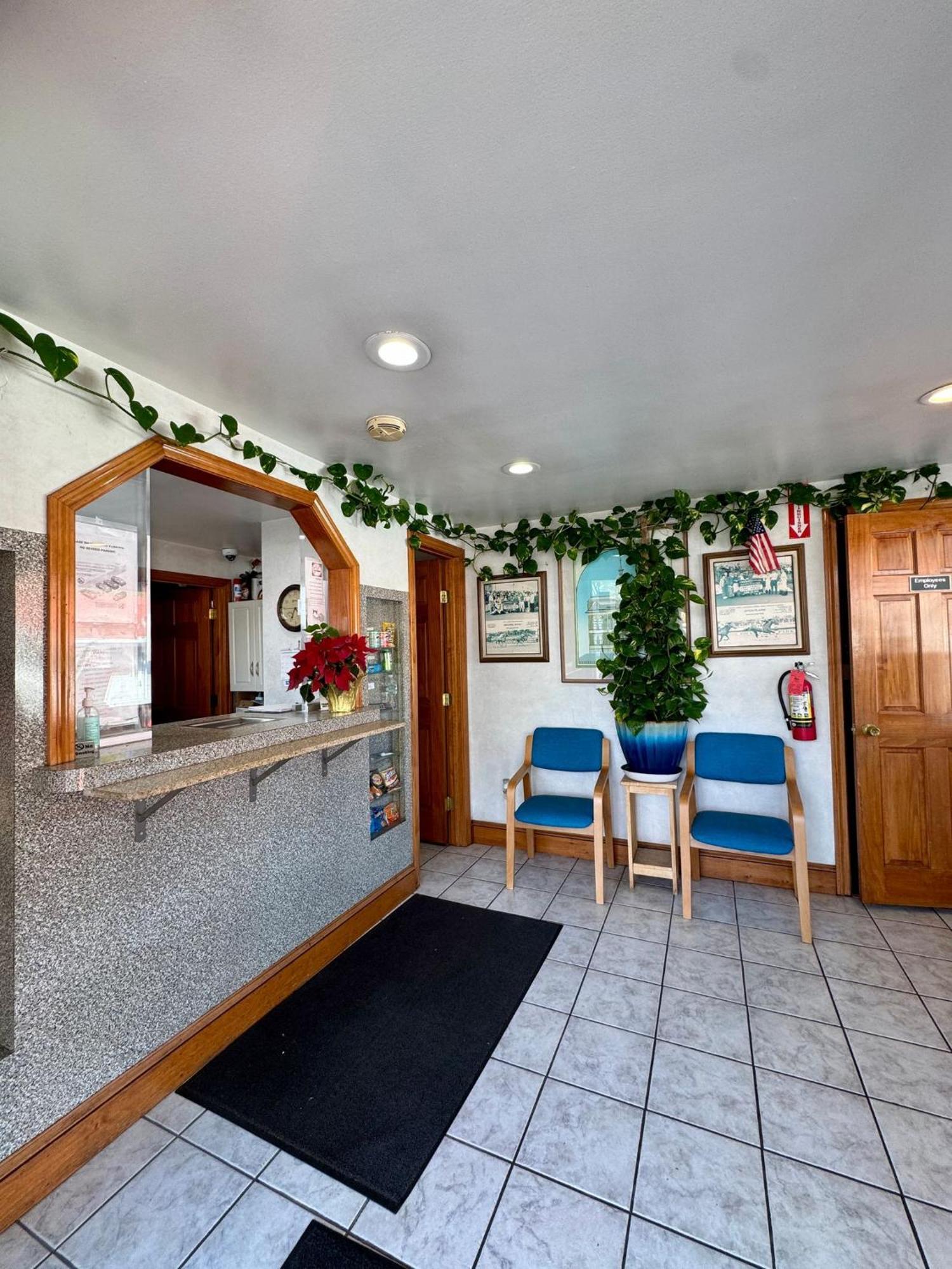 Chisholm'S Motor Inn Saugus Exterior foto