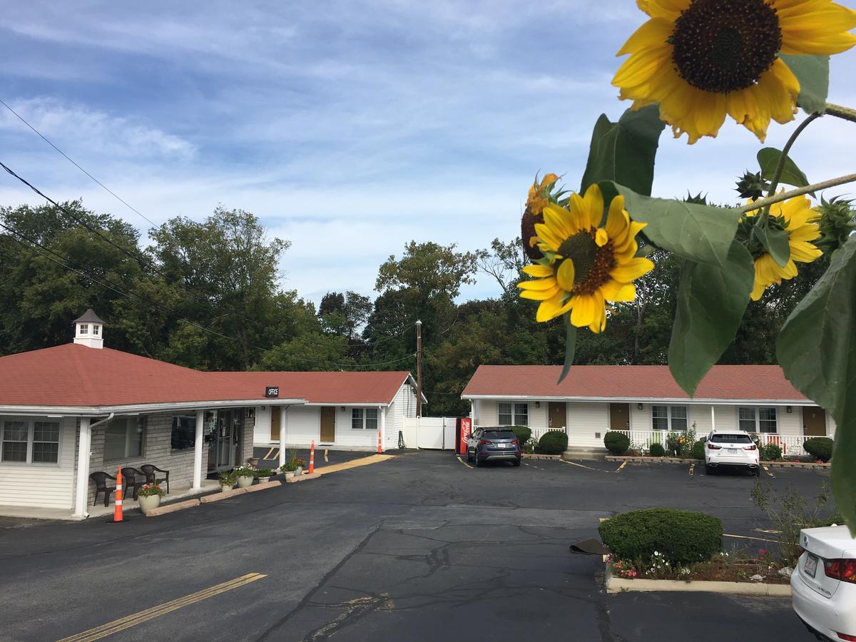 Chisholm'S Motor Inn Saugus Exterior foto