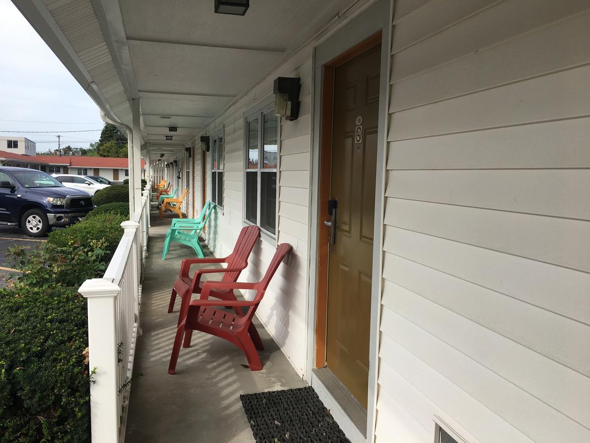 Chisholm'S Motor Inn Saugus Exterior foto