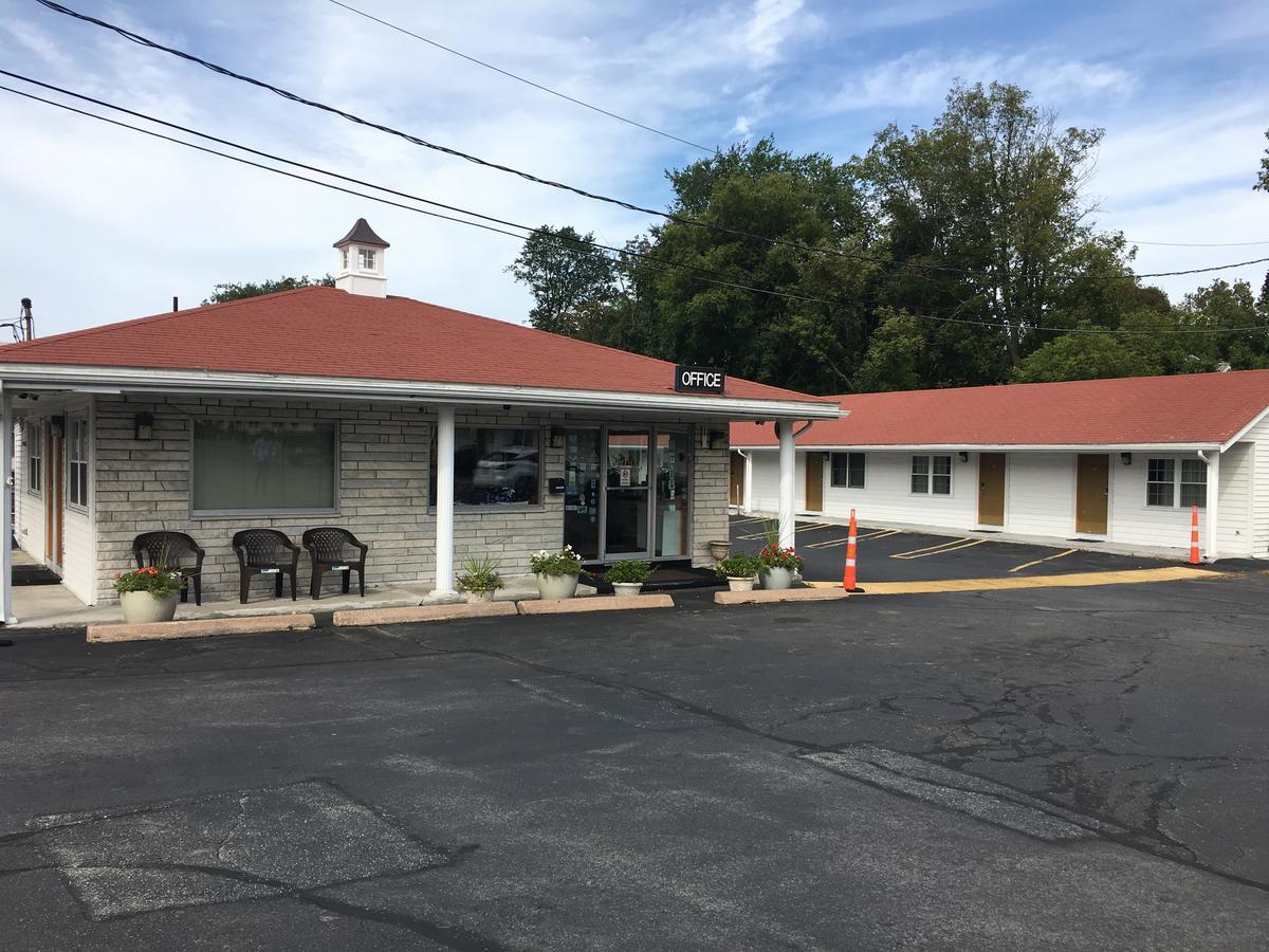 Chisholm'S Motor Inn Saugus Exterior foto